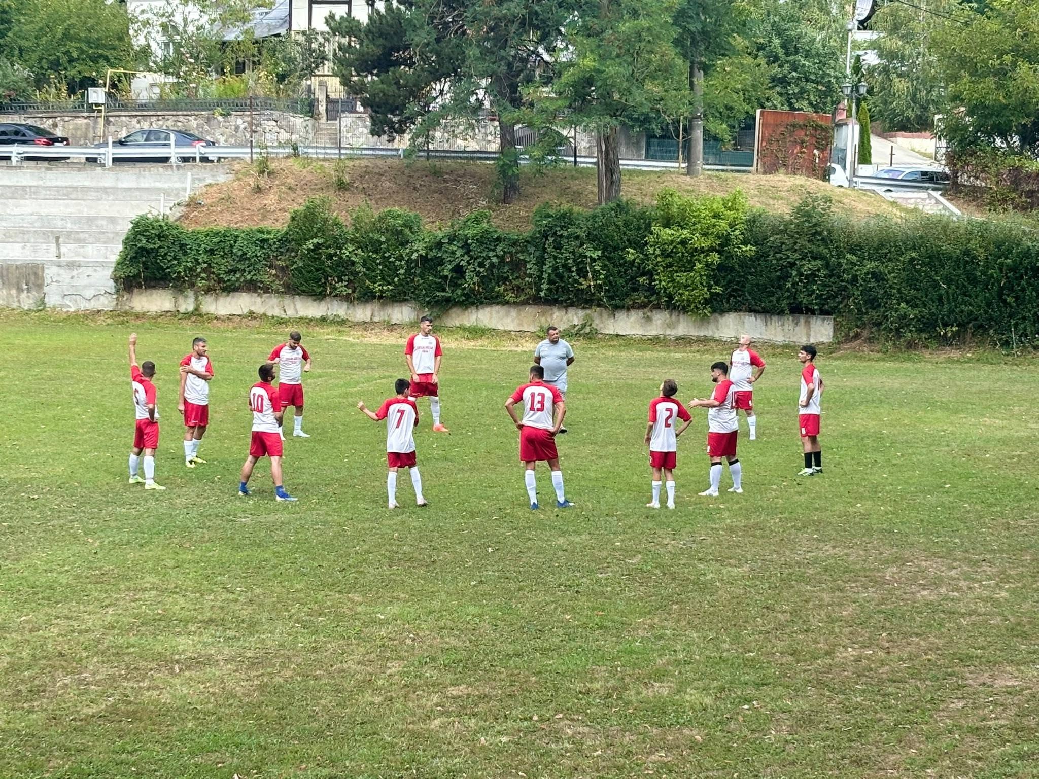 Terenul de fotbal